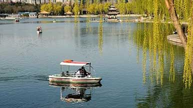 京城春光无限好 五家公园游船开