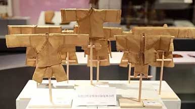 如何在遗址中发现丝绸痕迹？国丝30年回顾展杭州举行