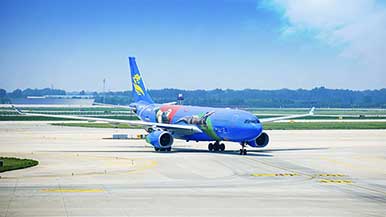 全球首架涂装北京环球度假区主题IP的客机亮相