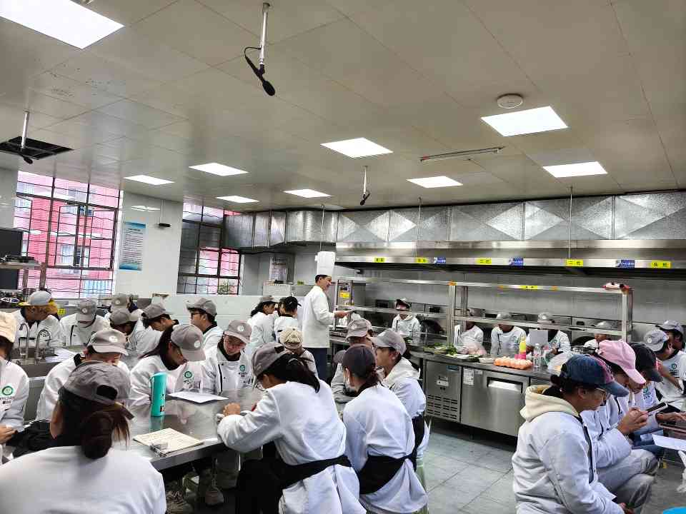 学做云南美食 这些学生们眼睛发亮