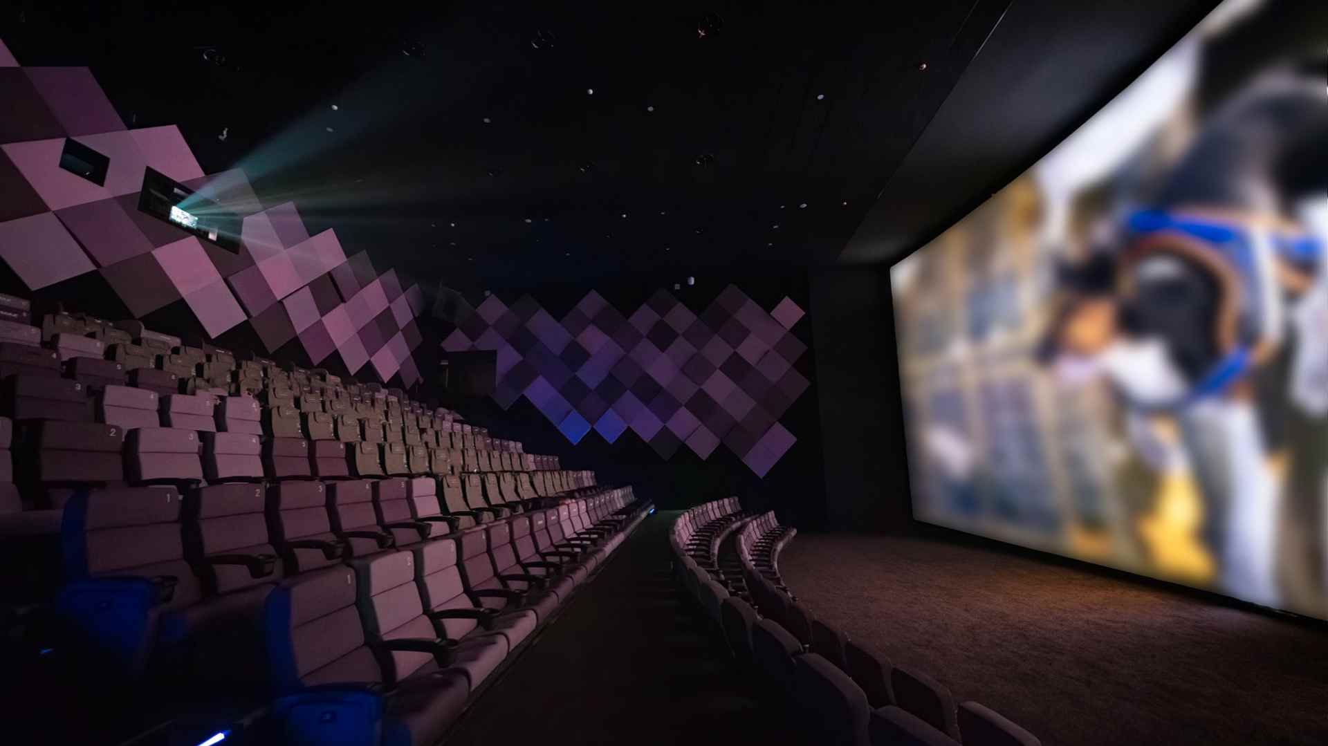 2025年暑期档电影票房破70亿 《南京照相馆》持续领跑